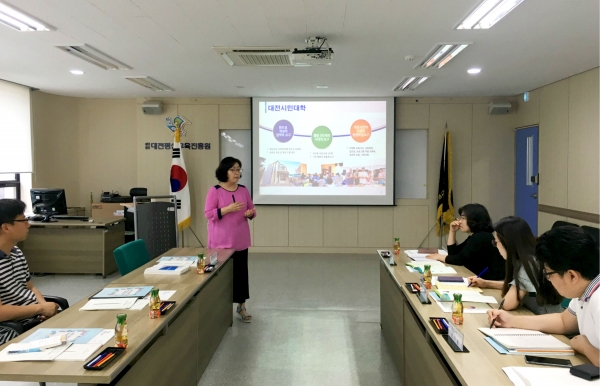 대전평생교육진흥원은 6월 세미나실에서 인천평생교육진흥원 관계자들에게 진흥원 소개와 대전시민대학의 전반적인 운영과정 등에 대해 공유했다.