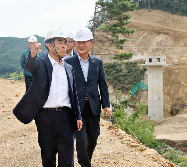 김인식사장은 강원 고성 농촌용수개발사업 추진현황을 집중점검하고 안전영농대책과 현장대응력 강화를 강조했다