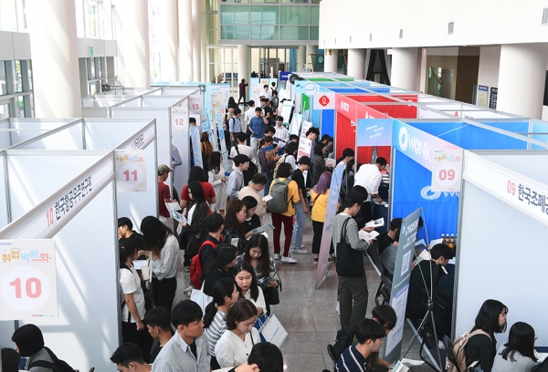 백마대동제 기간 (취업 박람회).