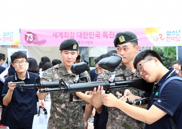 지난해 ‘제4회 청소년 나Be 한마당’에서 학생들이 직업체험 모습