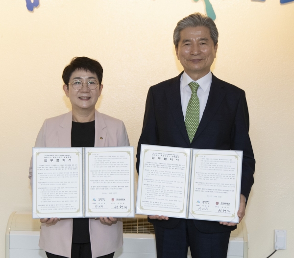 박정현 대덕구청장(왼쪽)과 목원대 권혁대 총장