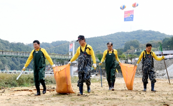 축제 성공개최 기원 하천 정화활동