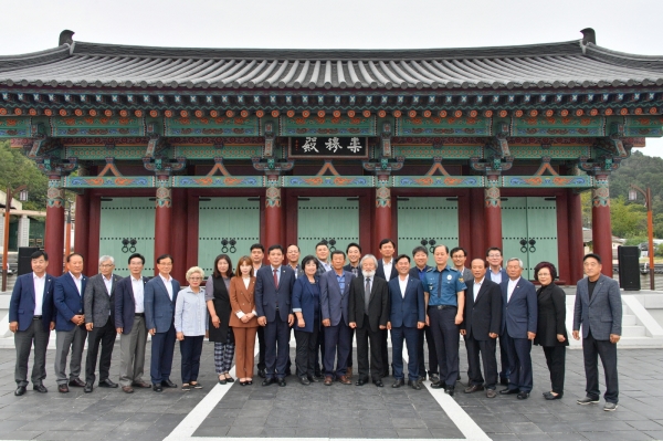 사비백제대왕 숭목전 준공식 장면