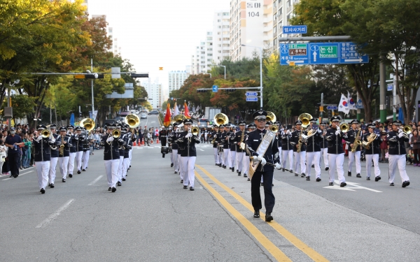 지난 2018군문화축제 거리퍼레이드 모습