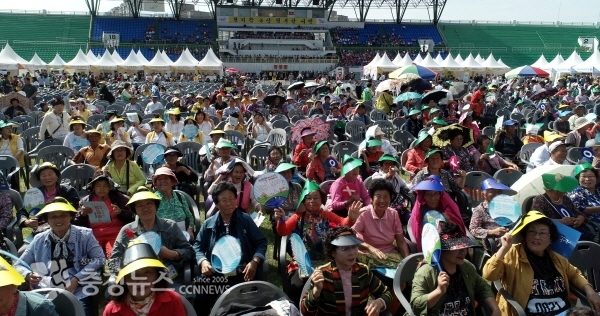 논산시 열린마을마당에 참석한 시민들 모습
