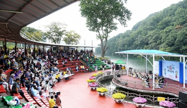 뿌리공원 수변무대, 청소년 사물놀이 공연