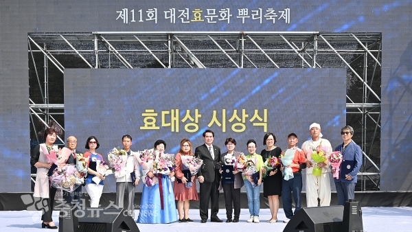 효자효부상 시상 후 단체사진