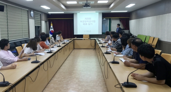 지난 30일 안면읍사무소에서 열린 ‘찾아가는 청렴토크’ 모습.