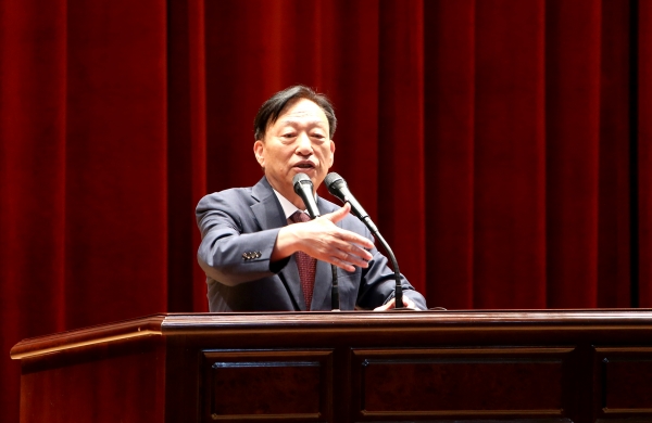 10월 월례조회를 주재하고 있는 설동호 교육감