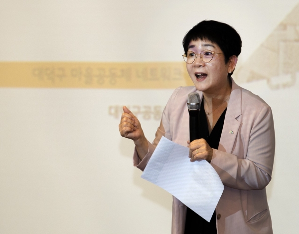 박정현 대덕구청장은 1일 한남대학교 무어아트홀에서 열린 대덕구 좋은마을만들기 공모사업 참여 공동체 네트워크 파티 ‘자랑과 하소연’ 행사에 참석해 마을활동가 및 관계자들과 소통했다