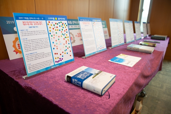 기록물 콘텐스트 입상 작품 전시 모습.