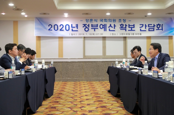 강훈식 국회의원과 정부예산 확보 간담회를 가진 오세현 아산시장