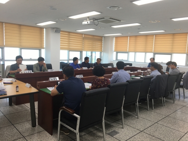 공공비축미곡 매입 담당자 회의 장면