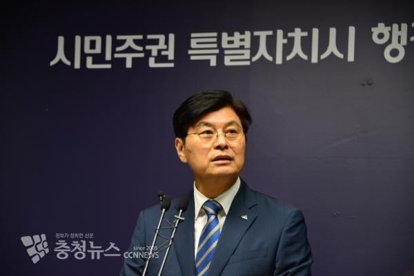 브리핑 하는 이춘희 세종시장 / 충청뉴스 최형순 기자