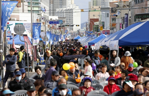 작년 거리축제 모습.