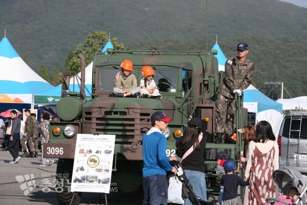 계룡군문화축제 활주로 행사장 모습