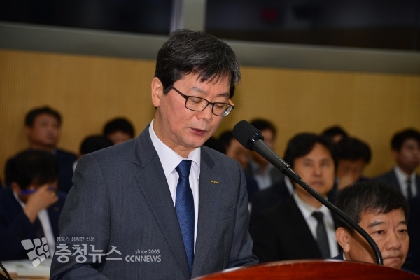 손병석 한국철도공사 사장 7일 오전 한국철도시설공단 본사에서 열린 국회 국토교통위원회 국정감사에서 "코레일은 2018년 결산 감사결과를 겸허히 수용하고 심기일전하여 개선대책을 신속․충실하게 이행하여 국민의 신뢰를 회복하겠다"고 약속했다.