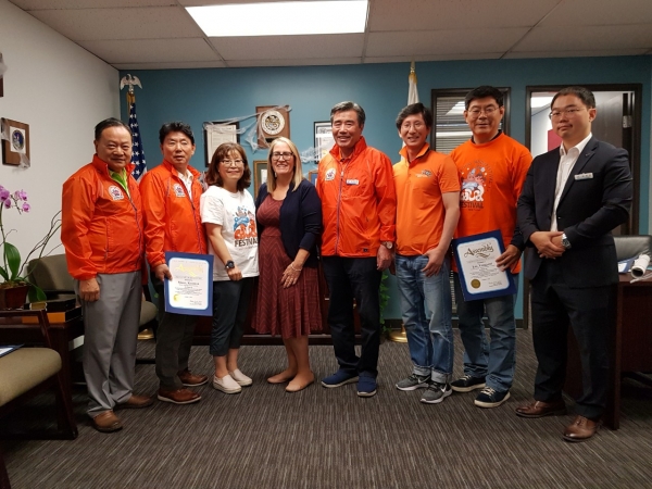 캘리포니아 오렌지카운티 하원의원 간담회 장면