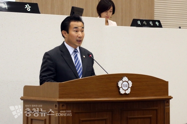 5분 발언하는 윤명수 당진시의회 의원 / 충청뉴스 최형순 기자