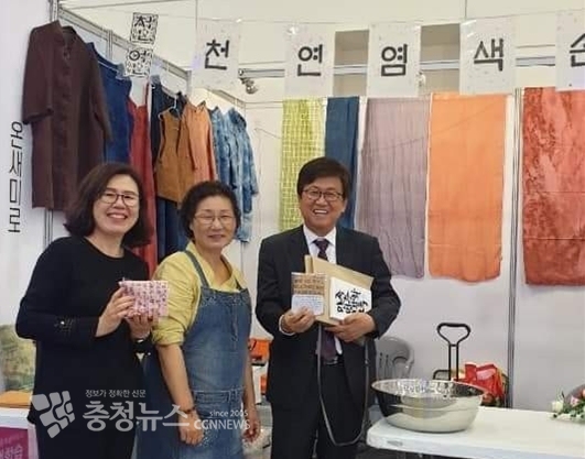 천연염색 손수건을 선물로 받