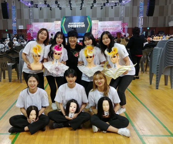 대전시장배 미용경연대회 참가자 단체사진