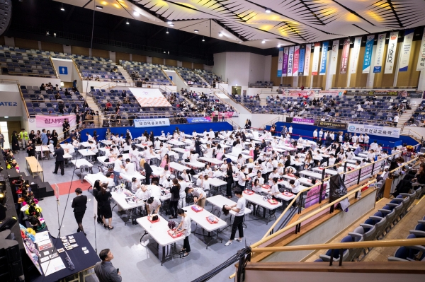 지난 12일 서울 KBS 아레나 홀에서 열린 ‘2019 월드 N-뷰티 프로페셔널 콘테스트’를 성공리에 마쳤다