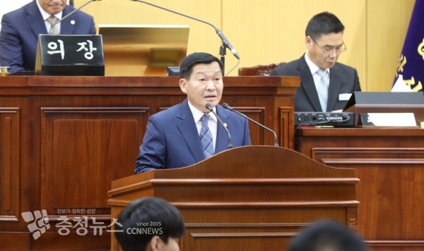 5분 발언하는 김맹호 서산시의회 의원