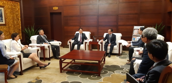 중국 경덕진시 방문 환담 장면