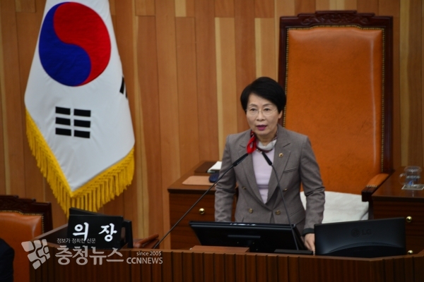 이영세 세종시의회 부의장이 22일 제 58회 임시회 2차 본회의를 주재하고 있다.