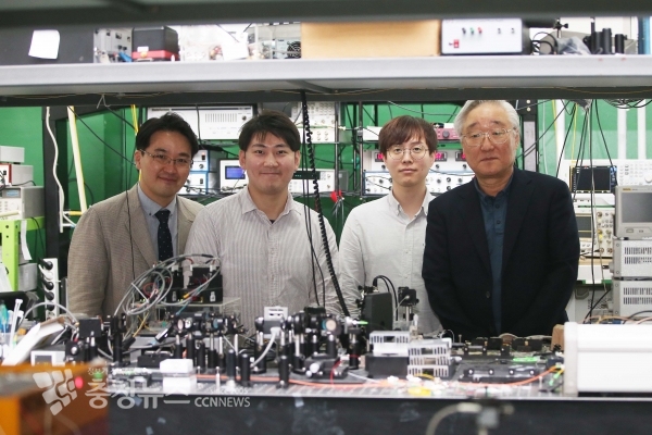 (좌측부터) 김영진 교수, 양재원, 김병수 박사과정, 김승우 교수