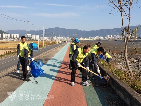 보령시 시설관리공단 환경정화활동 모습