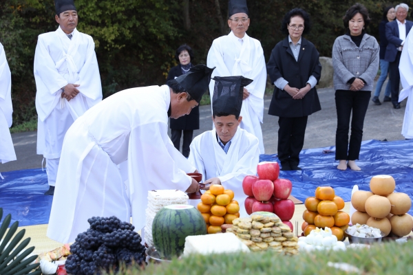 정명각 제례행사 무연고 위령제 개최 모습