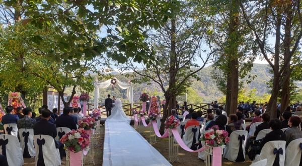 황간휴게소 야외 결혼식 사진