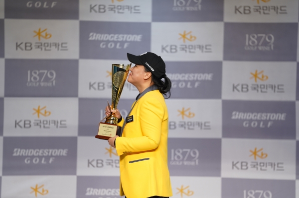 여자부 우승자 하헌정_트로피샷