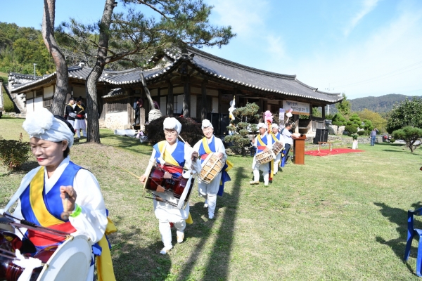 천방지축 발효축제 사물놀이 축하 공연 모습