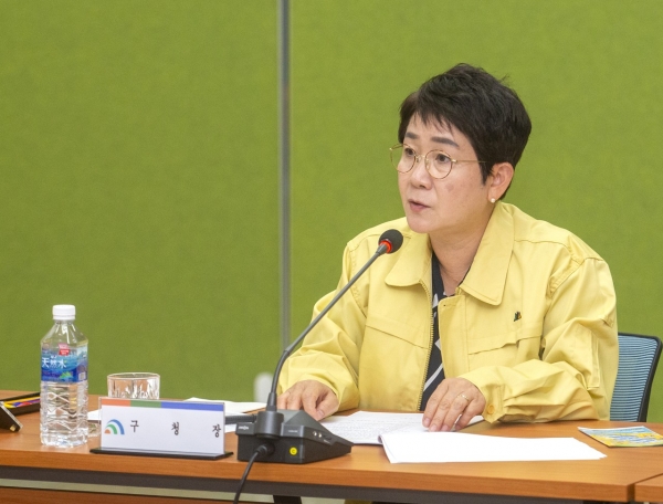 박정현 대덕구청장이 토론훈련을 주재하고 있다.