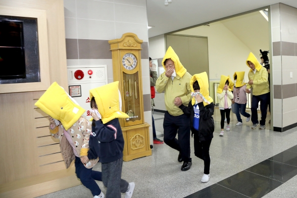 29일 오전 대전상원초에서 지진화재 발생에 따른 대피훈련 및 유관기관 합동대응훈련 실시