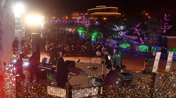 뿌리공원 신나는 버스킹 공연 모습