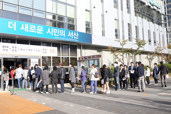 맹정호 서산시장이 독감 예방접종이 진행 중인 서산시 보건소를 방문해 현장행정을 펼쳤다.