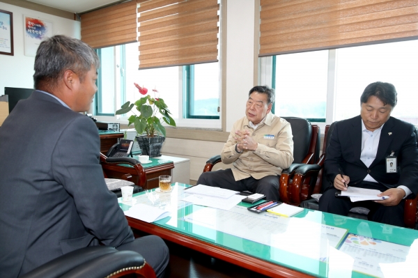 지난 29일 고남면에서 열린 ‘현장 군수실’ 모습.