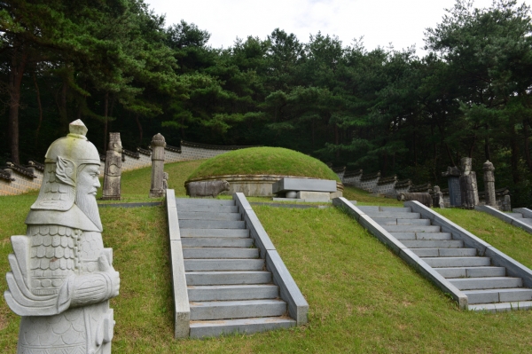 예산군 대술면 이티리 소재 강민첨 장군 묘역