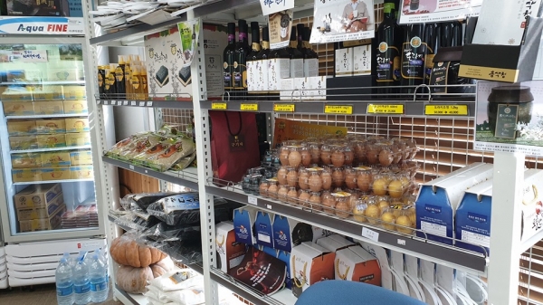 속동갯벌마을 농특산품판매장_판매장내부