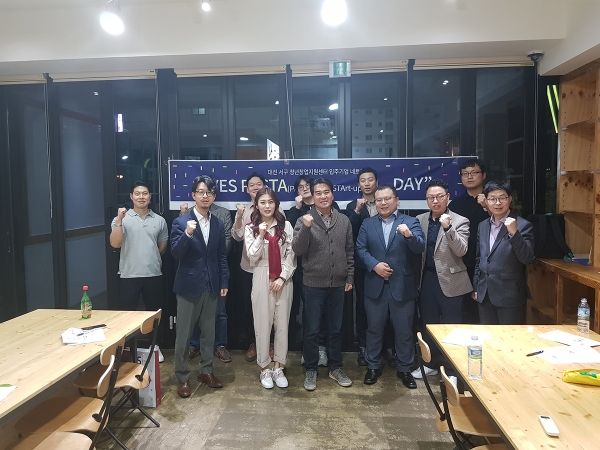 ‘YES PASTA DAY’ 행사 참석자들이 정철호 산학협력단장(앞줄 왼쪽에서 세 번째)과 함께 기념촬영을 하고 있다.