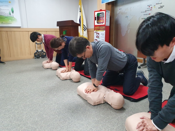 aT대전세종충남지역본부, 재난대응 안전한국훈련  심폐소생술 실시 모습