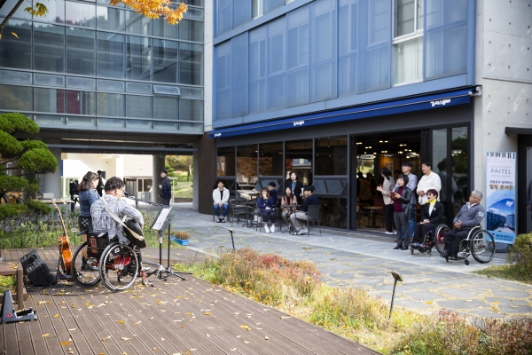 5일 배재대 국제언어생활관(PAITEL)에서 ‘2019학년도 혜윰제’가 열린 가운데 대덕구장애인단체가 ‘이름드림 콘서트’를 열고 있다.