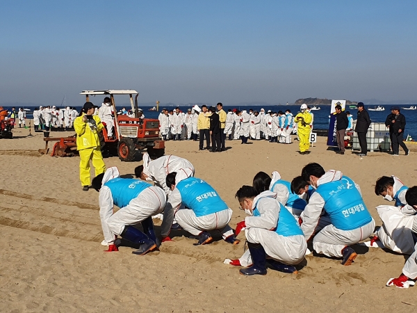 해안 방제 훈련 모습