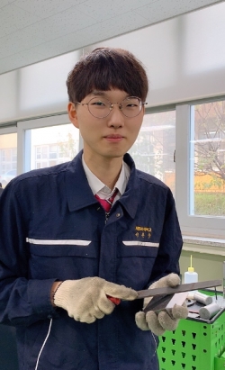 국가직 9급 공무원 시험에 최종 합격한 세종하이텍고 이준수 학생