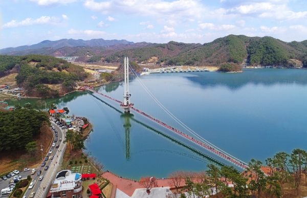 예당호 출렁다리 전경