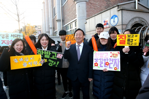 설동호 교육감 수능학생 격려(만년고)