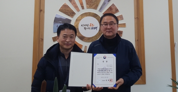 공주 산림휴양마을 목재문화체험장 프로그램 대상 수상 모습